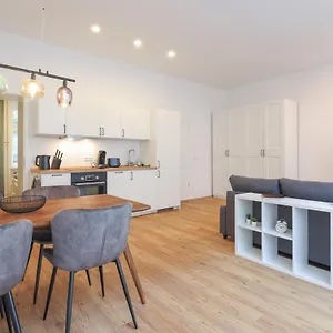 Apartment Neue 2-zi-apartment 15 Min Entfernung Zum Hbf Und Brandenburger Tor, Berlin